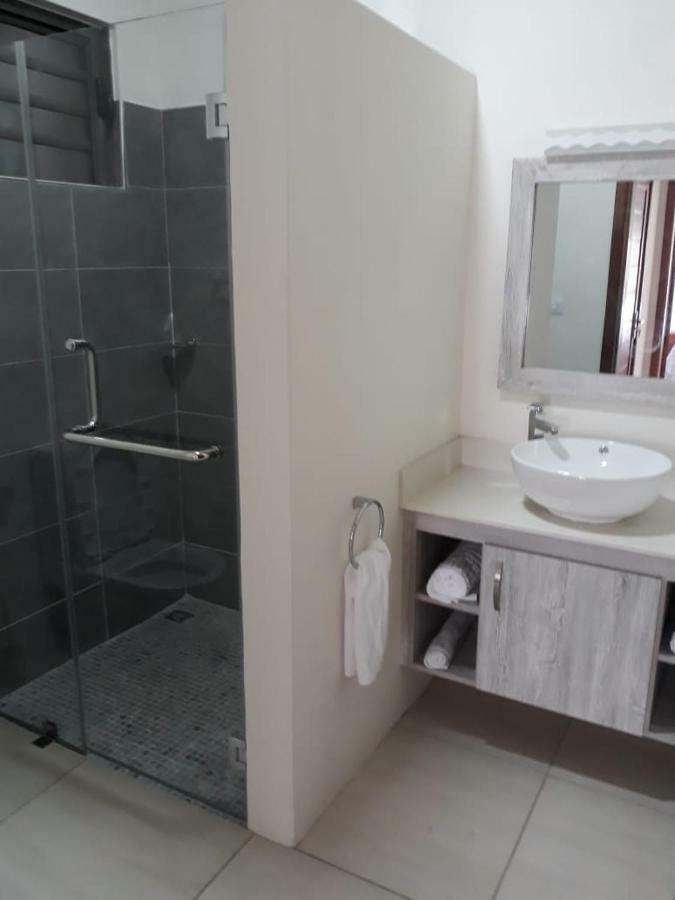 2 Bedroom Flat 15 Mins Walk From Flic En Flac Beach Εξωτερικό φωτογραφία