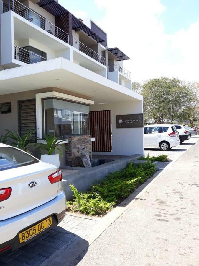 2 Bedroom Flat 15 Mins Walk From Flic En Flac Beach Εξωτερικό φωτογραφία