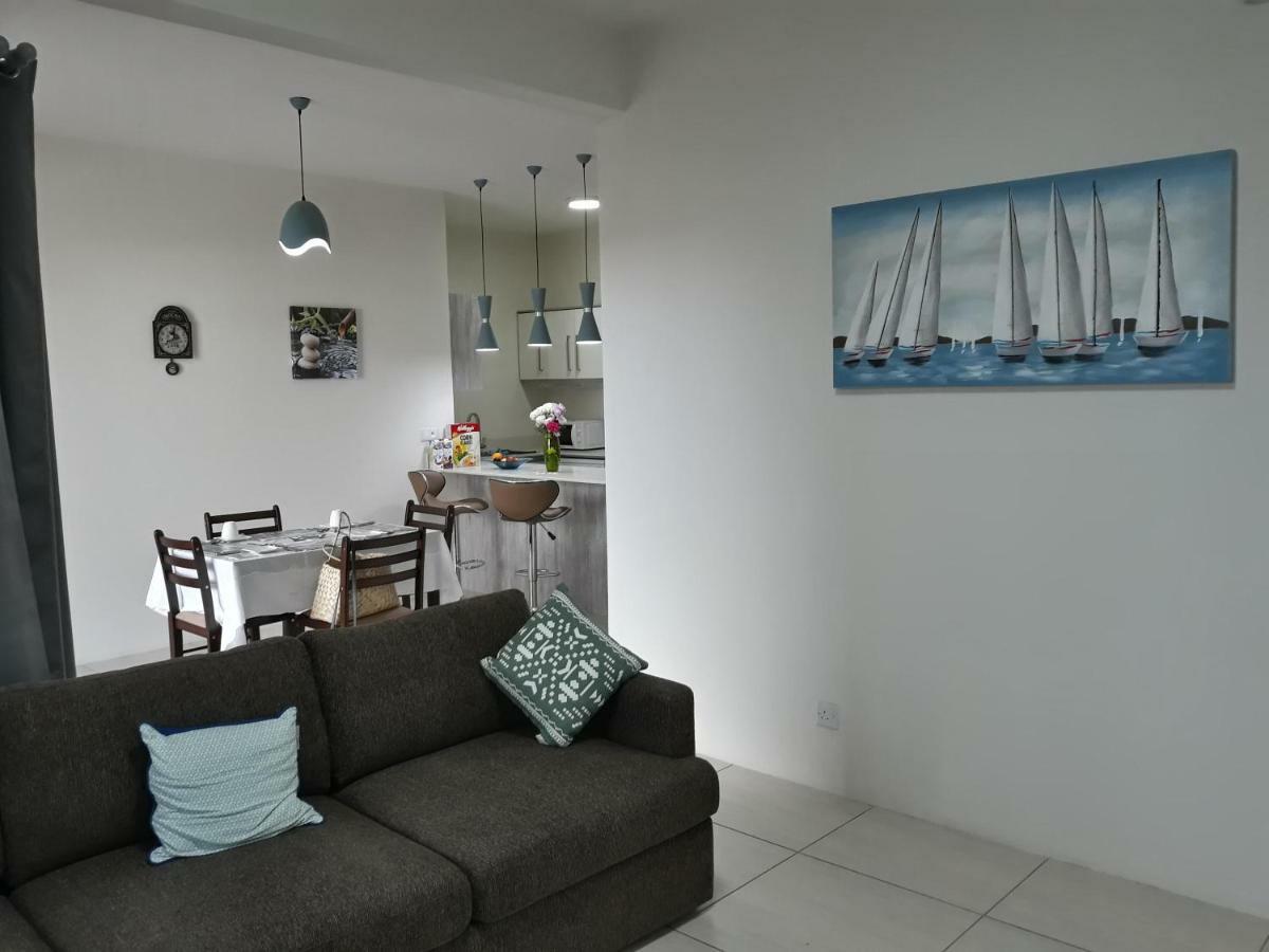 2 Bedroom Flat 15 Mins Walk From Flic En Flac Beach Εξωτερικό φωτογραφία